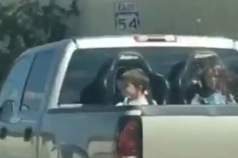 Hihetetlen, de így gyereket szállítani tényleg legális