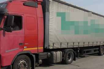 Kopott gumikért járt a 800 ezer forintos bírság a román teherautónak