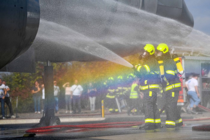 Nagyon komoly gyakorlóeszközt kaptak a debreceni tűzoltók 6 | Vezess Nagyon komoly gyakorlóeszközt kaptak a debreceni tűzoltók 6