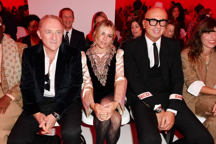 A Facebook már azt is meg akarja mondani, mit vegyél fel