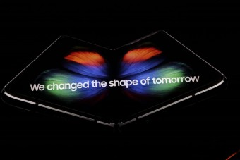 Holnap kerül a piacra a legkülönlegesebb Samsung okostelefon