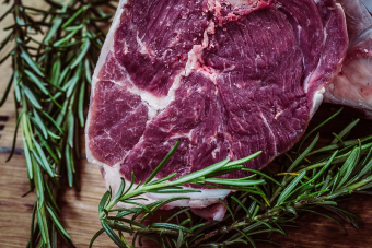 Meglepően hangzik, de a mérsékelt húsevéssel tehetünk az emberiség túléléséért