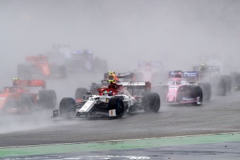 F1: Elmossa a tájfun a Japán Nagydíjat?
