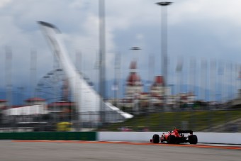 F1: Előnyben a Ferrari az orosz időmérő előtt