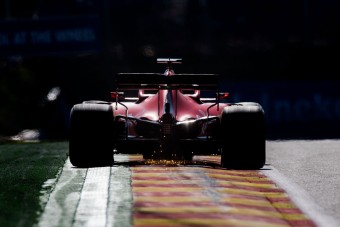 F1: A Ferrari is beveti az új motort