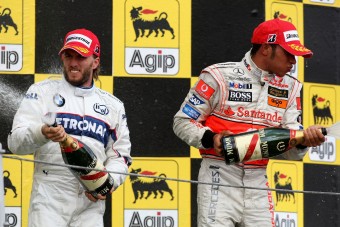 F1: A Mercedes-fejesek nem akarták Hamiltont