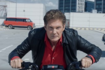 Michael Knight mopedes reklámjától visít most az internet