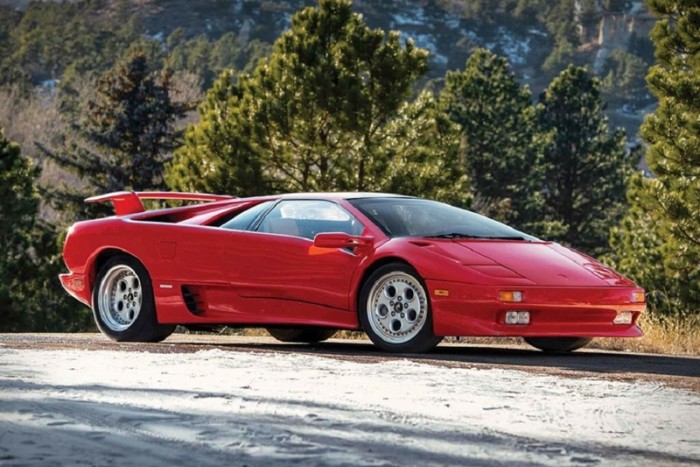 Vásárlás után törte össze a piros Lamborghinit 6