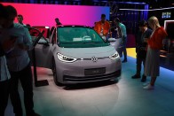 Hamarosan rendelhető a VW első villanyautója 60