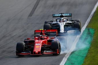 F1: Ferrari-vétót szeretett volna a Mercedes?