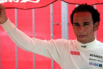 F1: Hamilton három lecke után szerzett jogsit