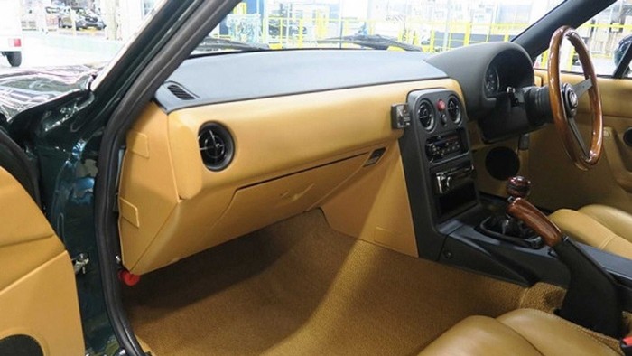 6,5 millióért rázza gatyába a 30 éves MX-5-öket a Mazda 7