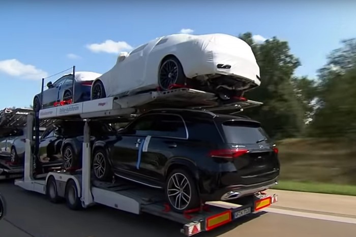 Mit keresnek egy katonai reptéren a vadiúj Mercedesek? 5