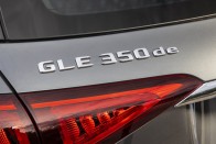 Elképesztő dolgokat tud a Mercedes új dízel hibridje 12 Elképesztő dolgokat tud a Mercedes új dízel hibridje 12