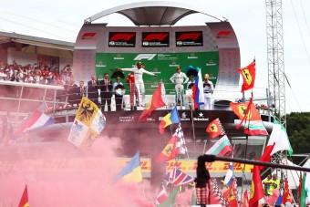 F1: A kifütyülésre hajt a Mercedes Monzában