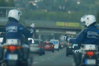 Fegyelmi eljárást indítottak az M7-esen kő-papír-ollózó rendőrök ellen