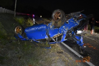 Lopott autóval árokba borult, megmentették az életét, erre meg akart lógni