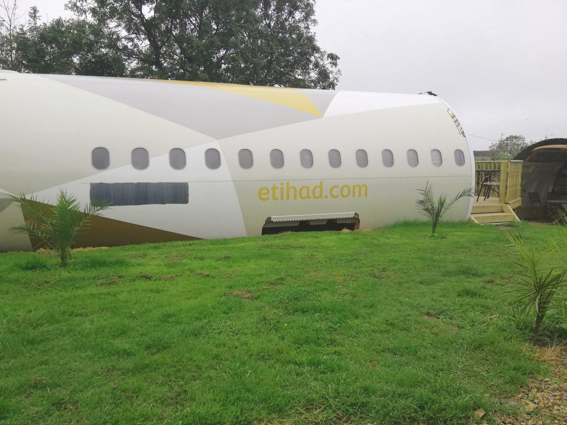 Pusztulásra ítélt repülőből varázsolt szállást egy férfi 4 | Vezess Pusztulásra ítélt repülőből varázsolt szállást egy férfi 4