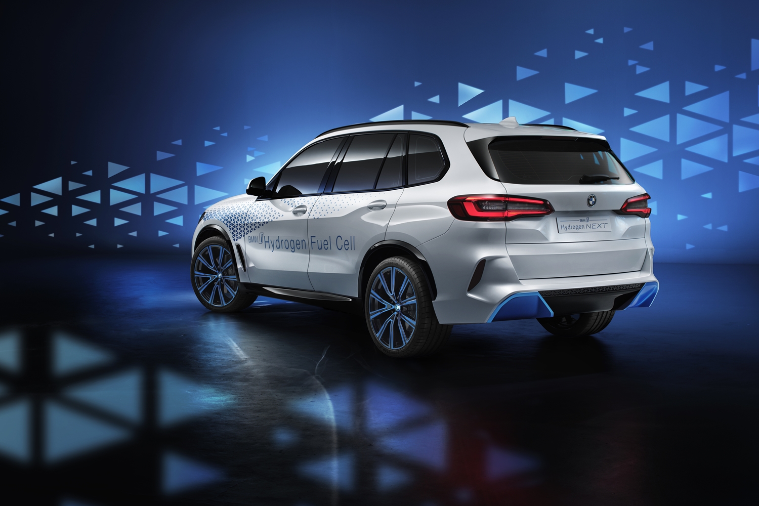 Toyotával fejleszti közösen üzemanyagcellás autóját a BMW 3