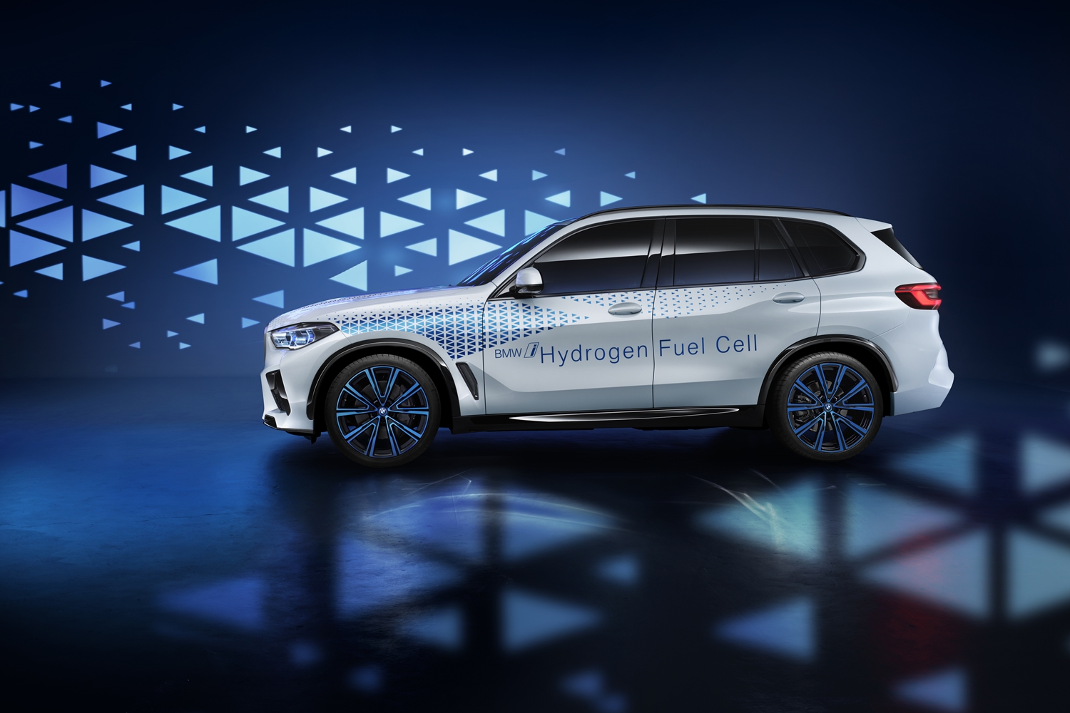 Toyotával fejleszti közösen üzemanyagcellás autóját a BMW 5