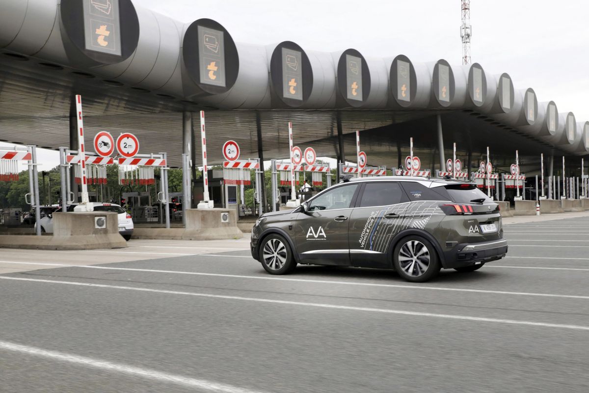 Spanyolországban tesztel a Peugeot robotautója 20