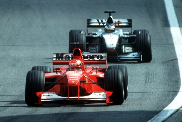 Videó: Klasszikus előzést másoltak a Belga Nagydíjon