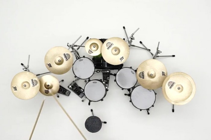 Nagyon precíz kezek kellenek ezekhez a dobokhoz