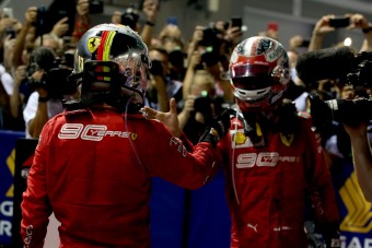 F1: Eldurvulhat a helyzet a Ferrarinál
