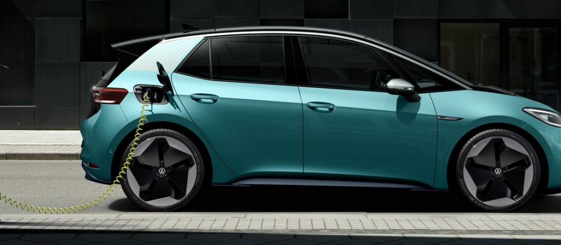 Hamarosan rendelhető a VW első villanyautója