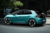 Hamarosan rendelhető a VW első villanyautója 56