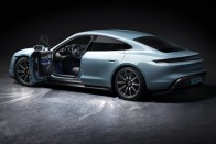 Megérkezett a Porsche olcsó(bb) villanyautója 17
