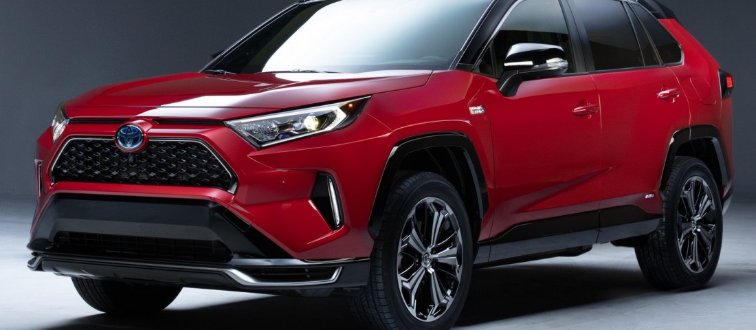 Konnektoros hibrid hajtáslánccal erősít a Toyota RAV4