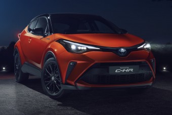 180 lóerős hibriddel újul meg a Toyota városi terepjárója