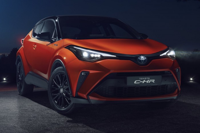 180 lóerős hibriddel újul meg a Toyota városi terepjárója