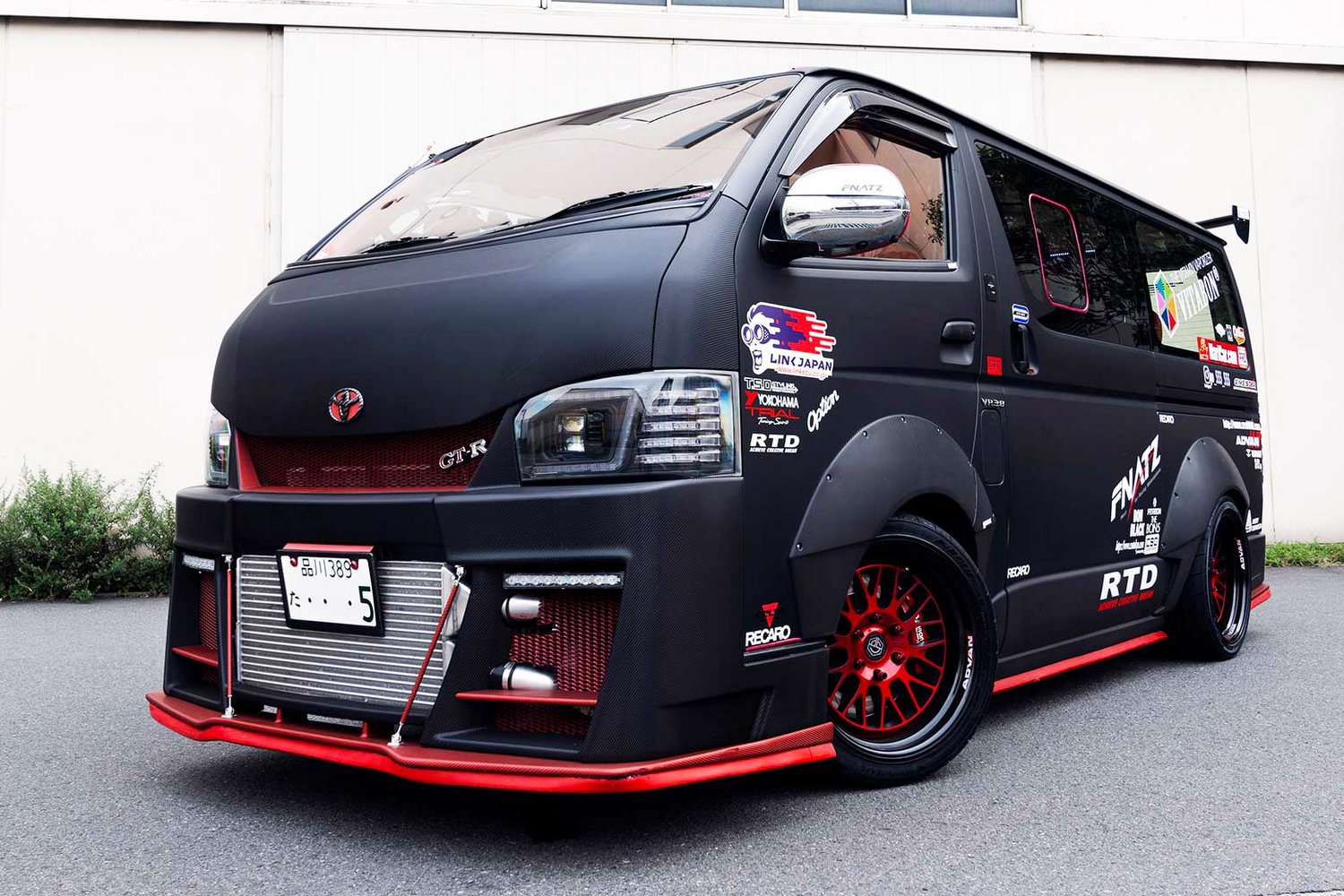 Toyota-kisbusz 600 lóerővel 12