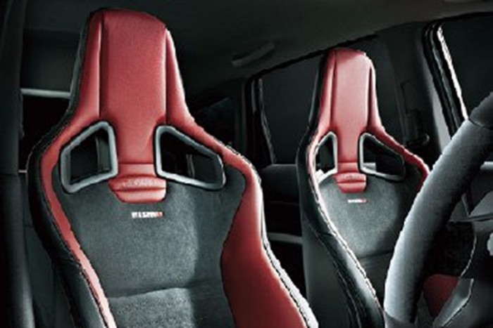 Furcsa sportmodellt mutat be Japánban a Nissan 6