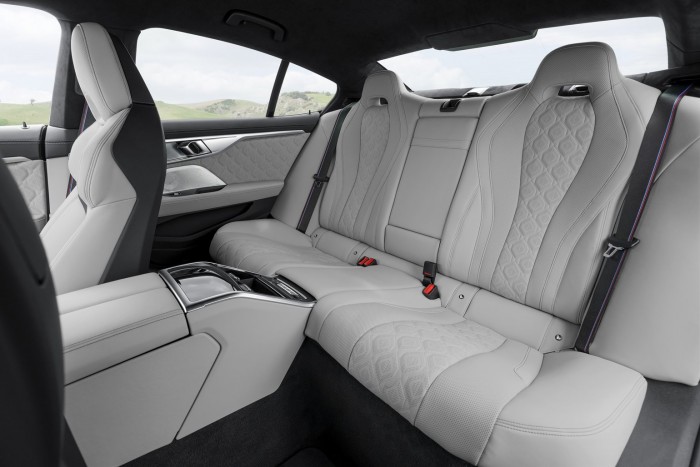 Négyajtós forgószél a BMW-től 8