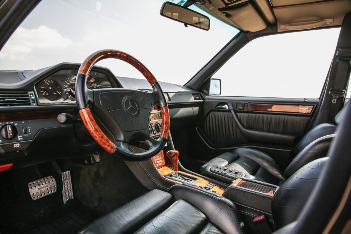 Ennek az öreg Mercedesnek utazhatunk a csomagtartójában 250 km/órával legálisan 8