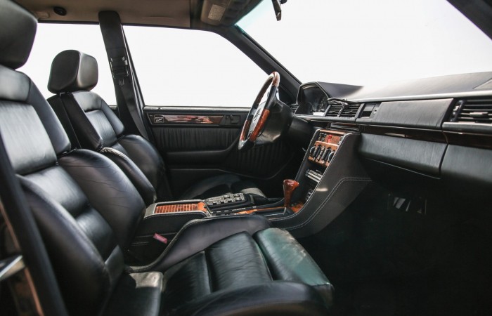 Ennek az öreg Mercedesnek utazhatunk a csomagtartójában 250 km/órával legálisan 9