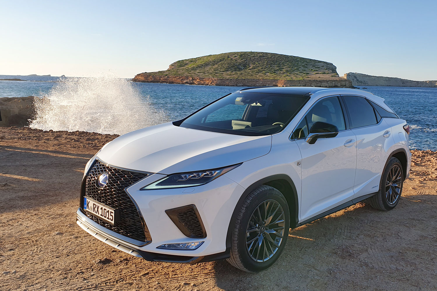 Csodalámpával a németek ellen – új Lexus RX 5