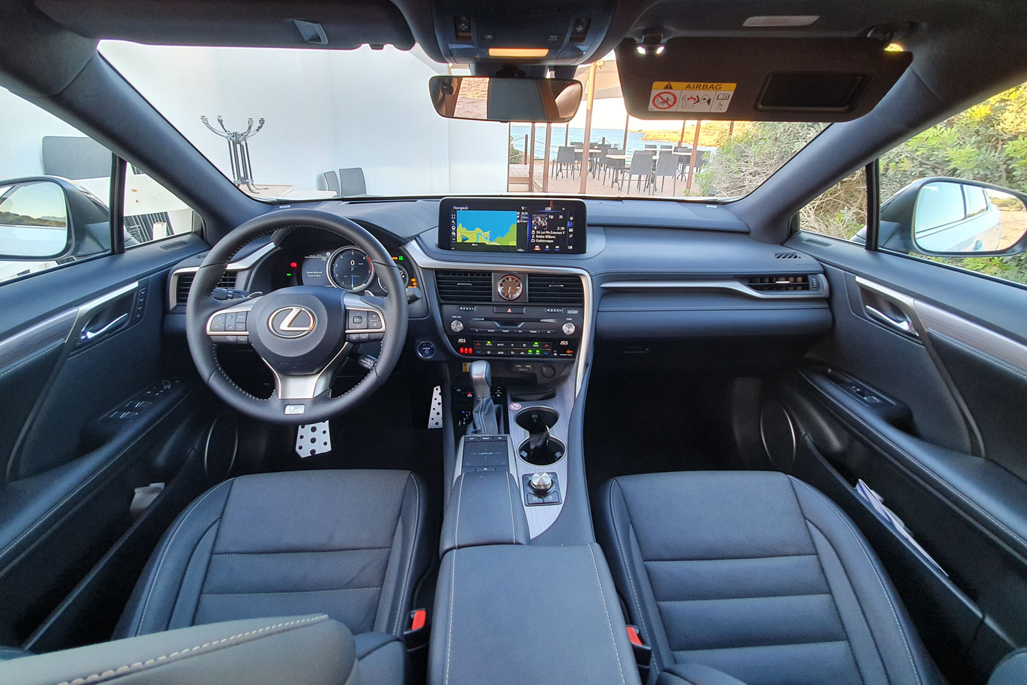 Csodalámpával a németek ellen – új Lexus RX 6