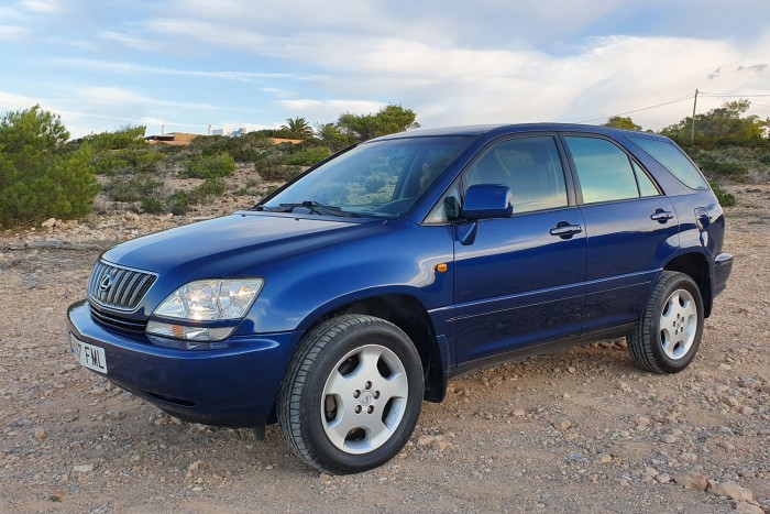 Csodalámpával a németek ellen – új Lexus RX 12