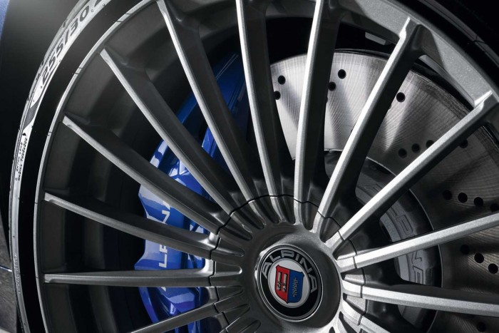 3,8 másodperc alatt gyorsul az Alpina 3-asa 6