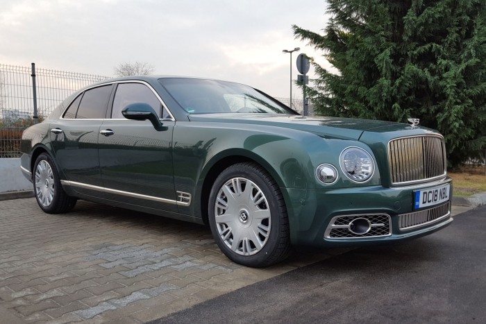 Gyenge a forint? Ugyan, exkluzív használt autók ömlenek az országba 2