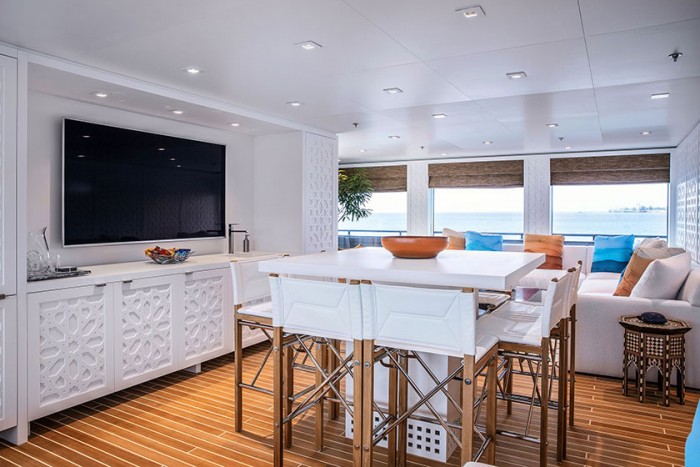 Ha adrenalinfüggő milliárdos vagy, ez a te jachtod 4