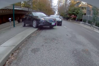 Sima parkolásnak indult, horror lett belőle