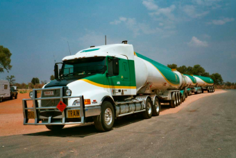 Ez a kamion kenterbe veri az összes illegális horrorkaravánt