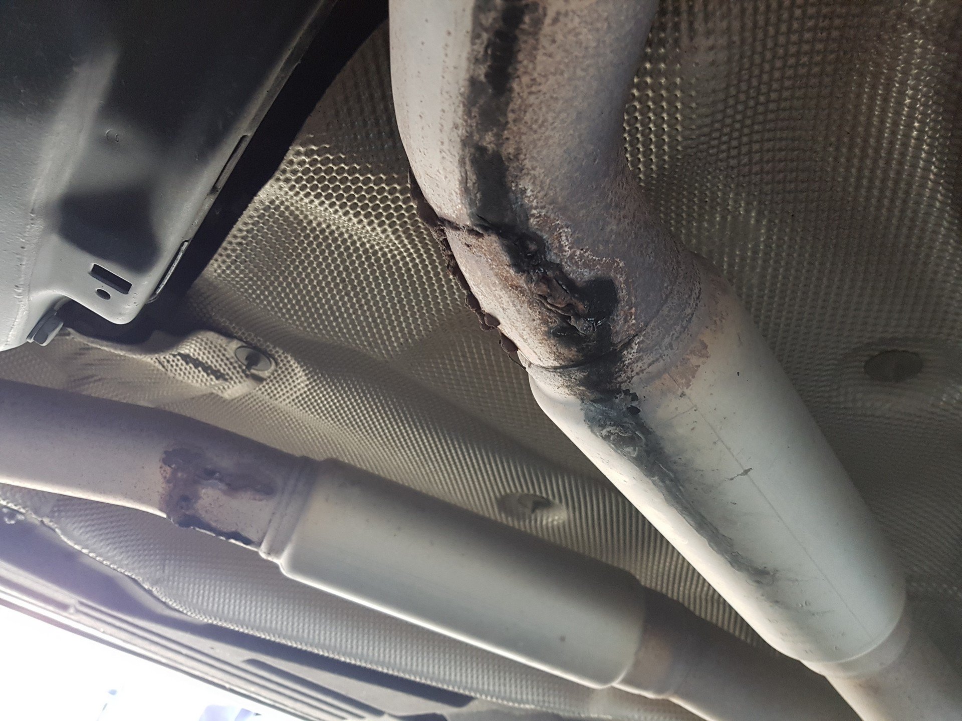 Túl fényes volt, ezért csaptak le a rendőrök az aranyfóliás BMW-re 1