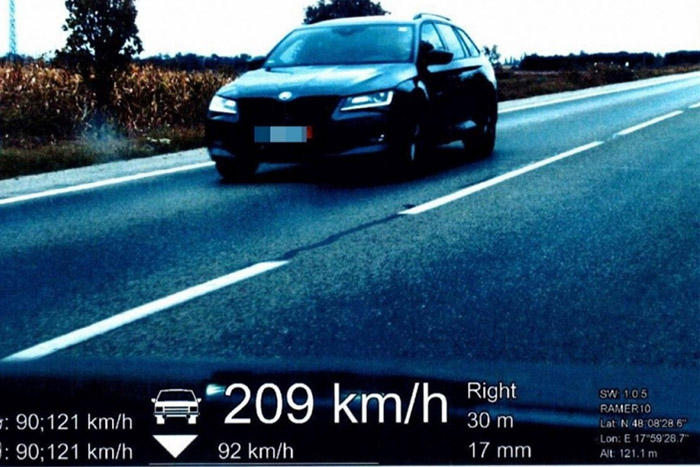 209-cel ment a 90-es táblánál, a szlovák bíróság úgy megbüntette, hogy örökre megemlegeti