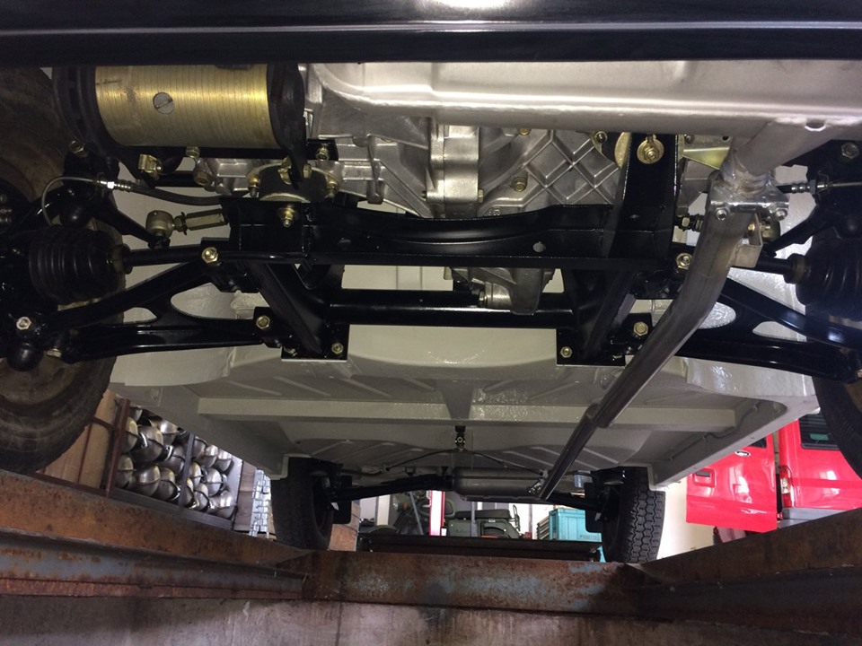 Az alulról készült fotók mutatják miért kerül ez a Trabant 2,5 millióba 5